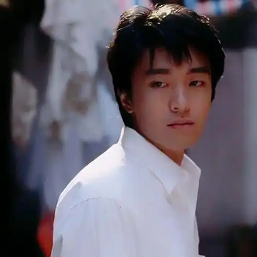 星爷年轻时的样子