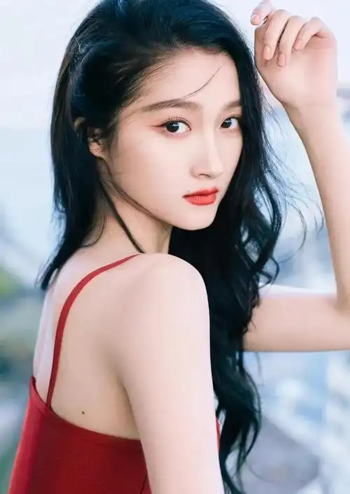 关晓彤人比花娇