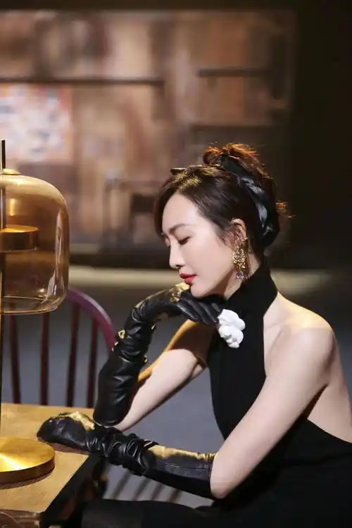 王鸥新的舞台造型再次漂亮,展现了他绝对最好的状态和最美的样子