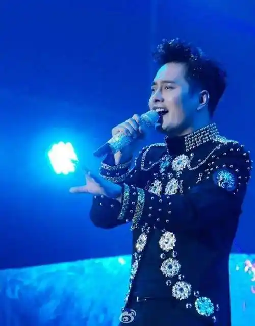 歌手云飞个人资料简介(从星光大道爆红的云飞) - 散下步