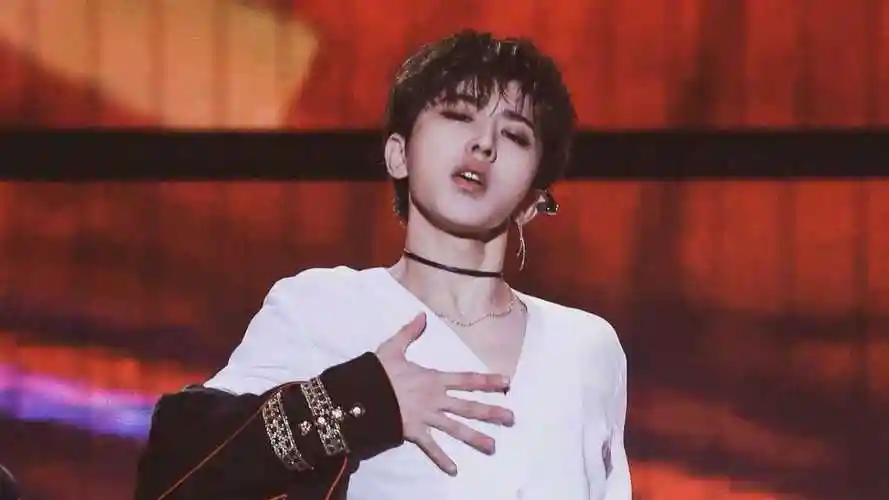 ninepercent蔡徐坤顶胯舞动作太过疯狂看得妹子直流口水