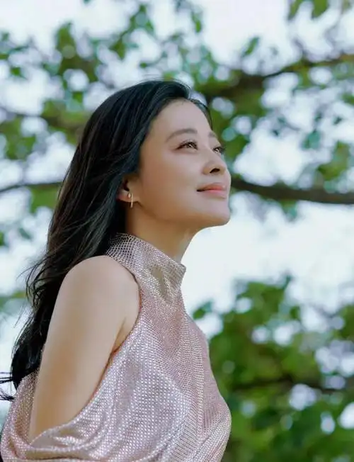 在内地娱乐,同样是中年演员,女明星不管是状态还是身材,保持都远远好