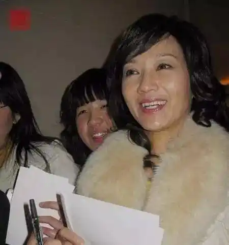 原创白娘子赵雅芝素颜照片大曝光不老女神也有老的一天