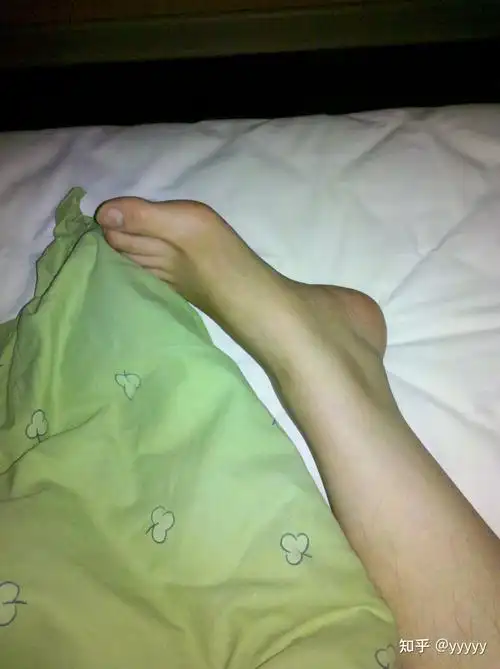 一个女生的脚能有多好看?