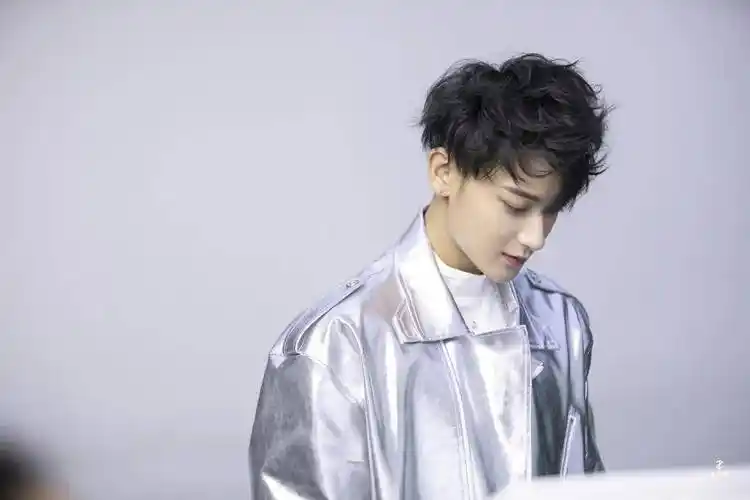 小八卦,周震南,王俊凯,黄子韬,毛晓彤_低调_什么_事业