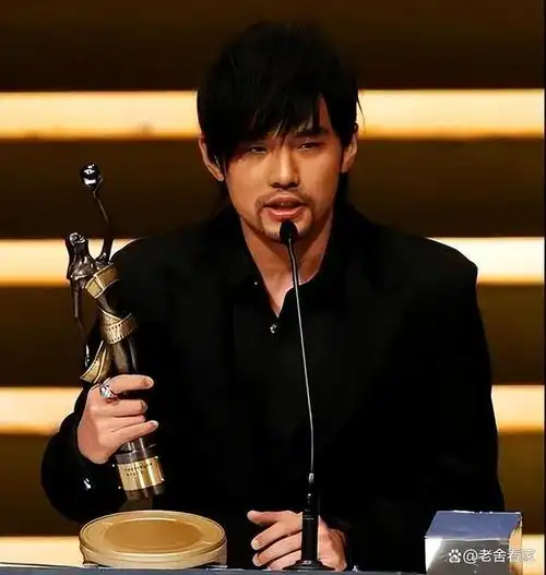 周杰伦不止一次在公开场合表达过,他以身为中国人自豪,他的音乐里头