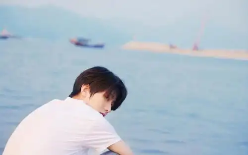蔡徐坤海边写真1280x960分辨率下载,蔡徐坤海边写真,高清图片,壁纸