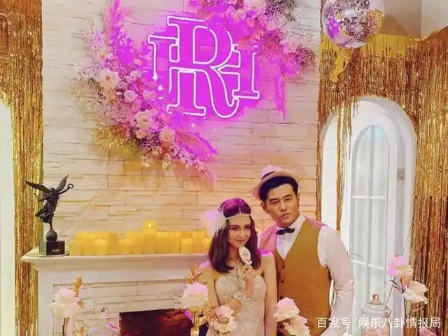 昆凌27岁生日,穿抹胸美裙化身小公主,周杰伦霸气搂老婆腰好甜!