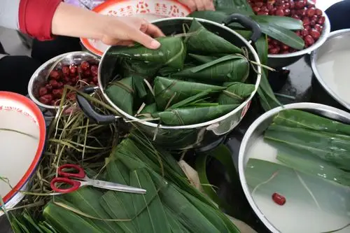 "端午粽飘香,和谐邻里情"包粽子活动——延长县社管委槐里坪社区