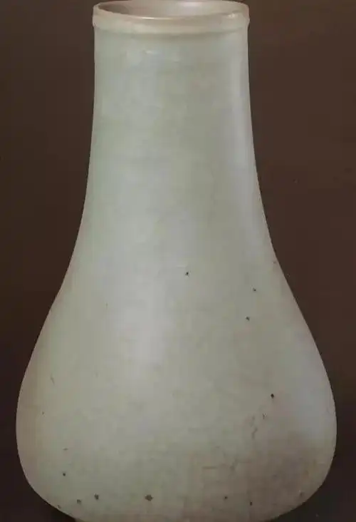 粉青釉瓶(清宫旧藏)现代瓷器爱好者,把瓷器表面的纹路特征,叫做"开片"