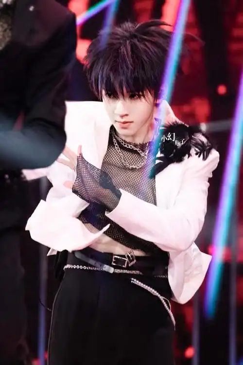 criminal舞台##贺峻霖把衣服跳炸开了