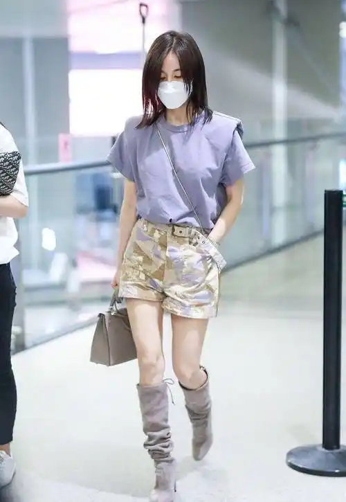 原创王子文这次美的冒泡紫色t恤搭短裤简约大方长发造型温柔可人