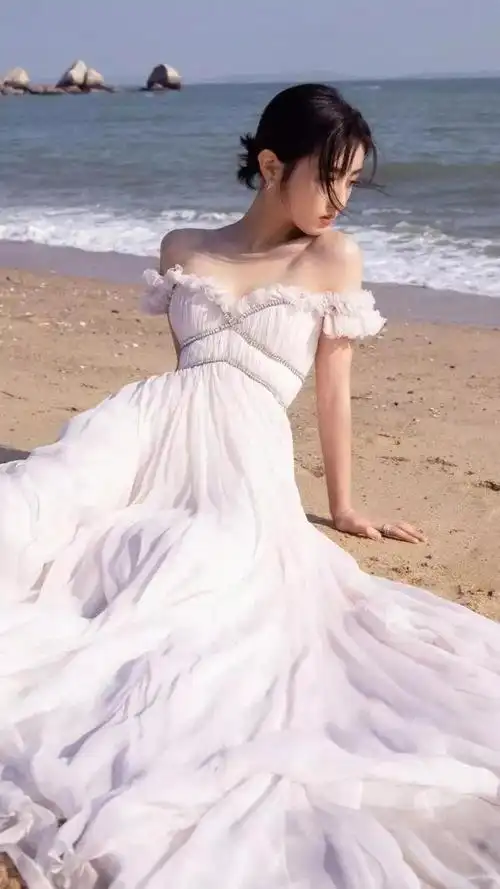 张子枫高清壁纸写真,海边轻盈漫舞,令人怦然心动_网易订阅