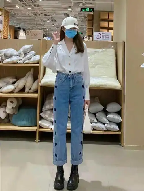 宽松牛仔裤上衣搭配图-思念百科