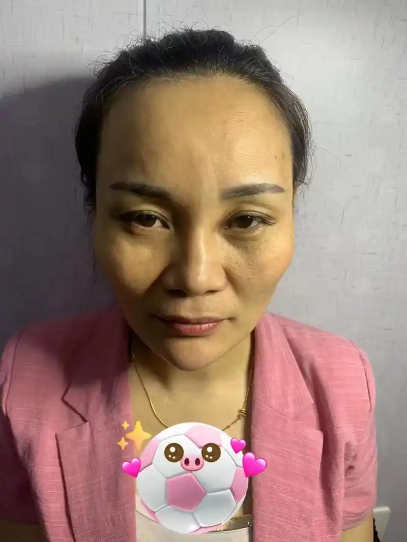 两张素颜照和两张美颜照片一个抗衰前一个抗衰后,后面两张是我刚 - 抖