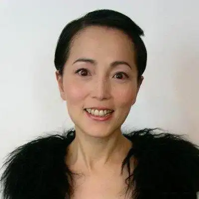 苑琼丹年轻时的照片有气质 石榴姐年轻时这么美