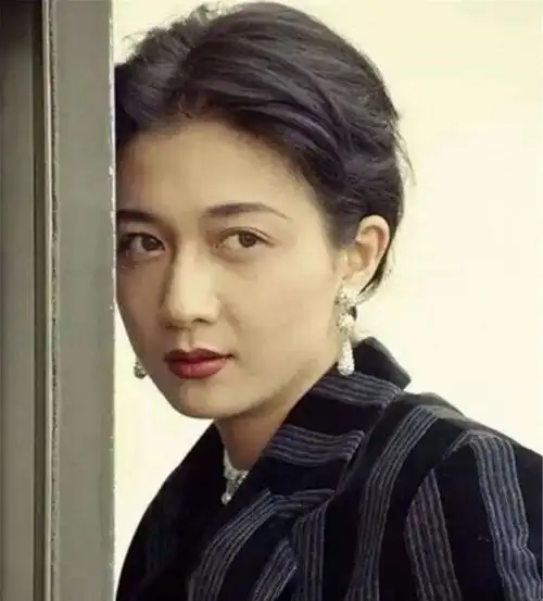 吴绮莉的骄纵情史,5位男友个个来头不小,最爱的人原来不是成龙