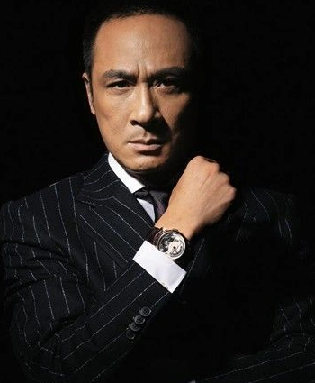 简介:是陈永仁同父异母的哥哥,国外名牌大学会计系毕业,在父亲倪坤