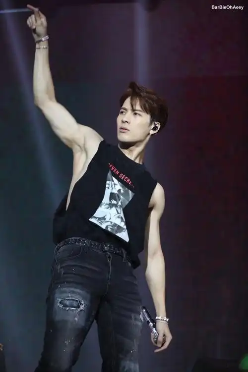 像极了第一次搓澡的你#wje#王嘉尔这就是街舞3#看看这身材 这肌肉这