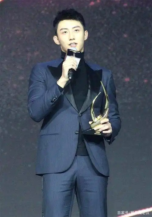 黄景瑜宅在家体重增长10公斤,为了新剧也是拼命了!真的很敬业!