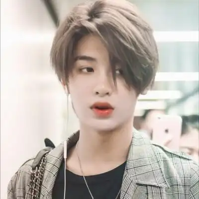 黄明昊头像抱图须d 二转注cr:宋潇筱