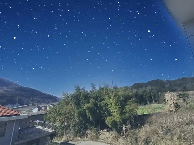 农村夜晚的景色