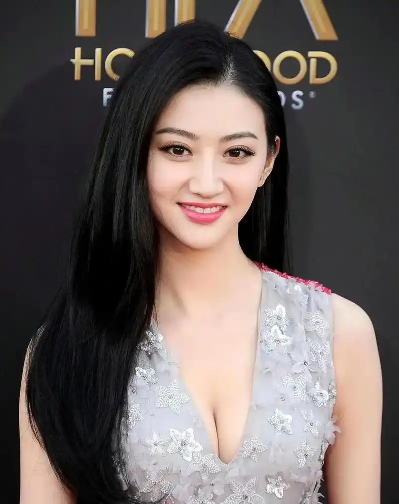 景甜身材真好事业线  本文并不代表小编赞同其观点和对其真实性负责.