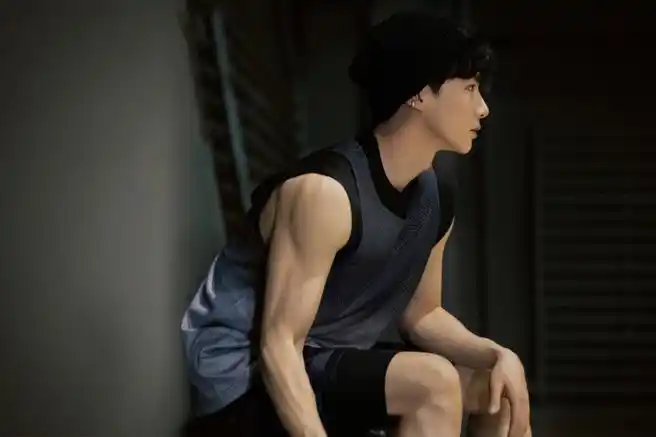 白敬亭肌肉线条