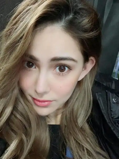 天王嫂昆凌深邃的眼窝 高挺的鼻梁实打实的混血脸95眉_圈子-新氧