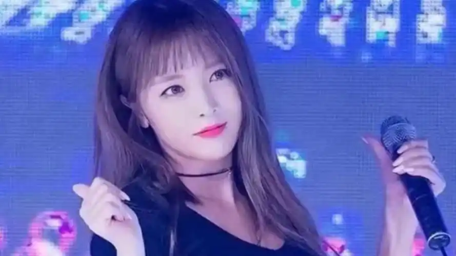 微胖女星洪真英 她的这首《活着》真的又经典又好听