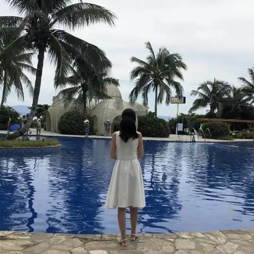 既以背影赢天下,何必转身乱芳华