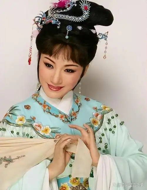 王志萍来说是非常宝贵的,经过悉心指导和不断练习,她终于在越剧中崭露