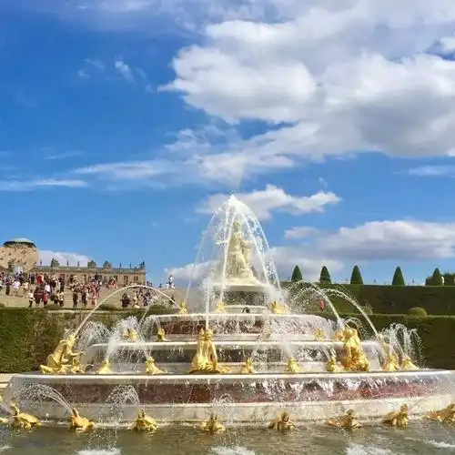 图源:ins@latona fountain享尽了各种华丽词藻的凡尔赛宫里从不缺少亮
