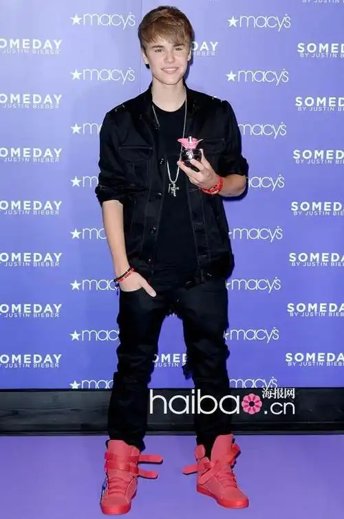 17岁人气歌手贾斯汀·比伯(justin bieber)近期活动照&街拍合辑(组图)