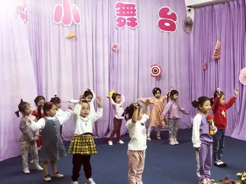 昌茂澳洲园蒙氏幼儿园"小舞台"演出