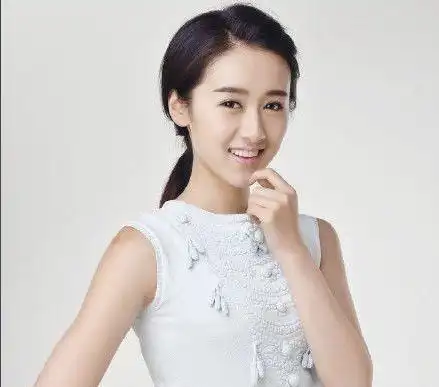 袁冰妍,出演电视剧版《叶问》中的"秋剑云"一角而出道.