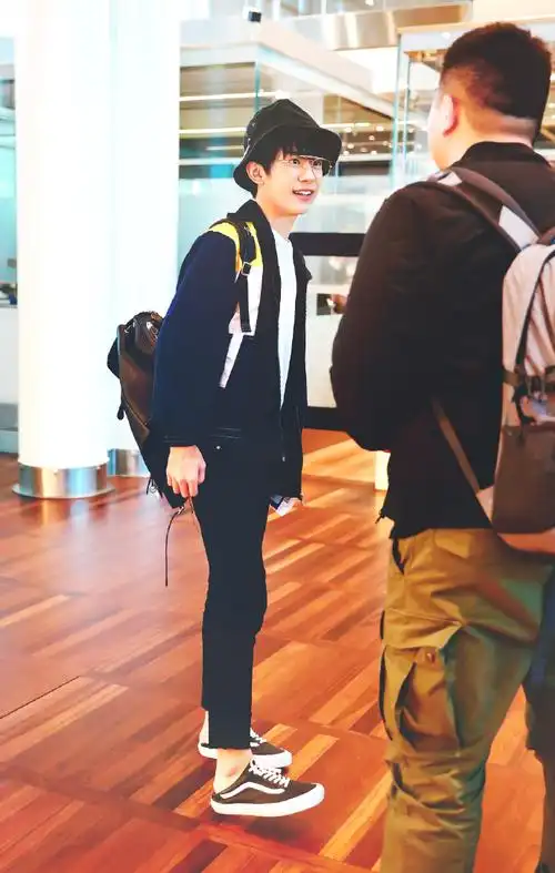 2017 /0515 /170515  哥本哈根飞北京  飞花  #易烊千玺电影小小滴乙