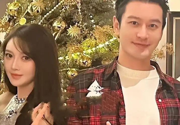 杨颖生日与家人共度,7岁小海绵暴风抽高,长相像极了黄晓明_杨幂_孩子