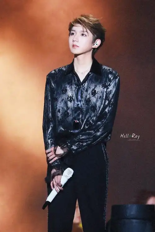 与王源十年璀璨共往