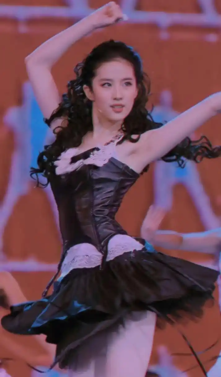 刘亦菲罕见的舞台舞蹈