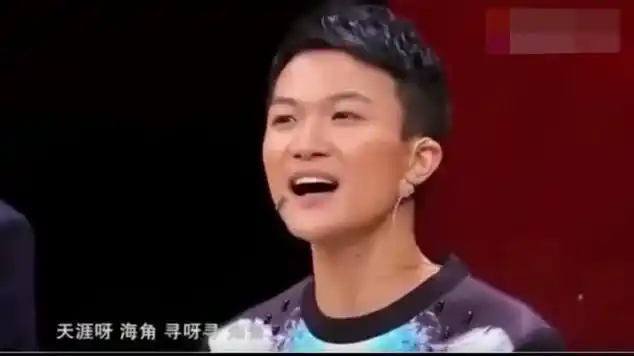周深清唱《贝加尔湖畔》,陈美琪秒变迷妹!周深清唱|吧