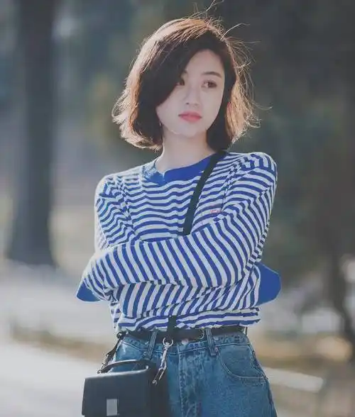 轻熟女生的知性短发发型:蓬松侧分减龄,水波纹优雅,外扣更妩媚_气质