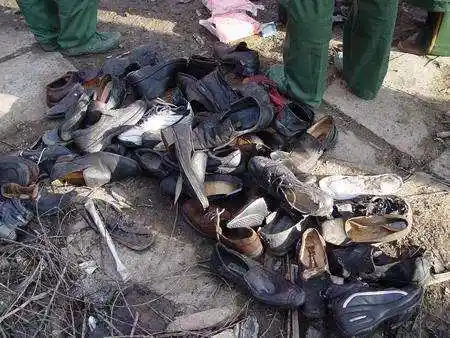 图文:遇难者的鞋子
