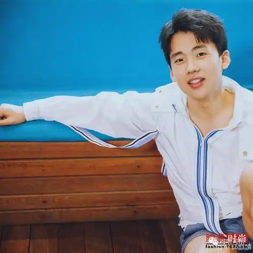 郭德纲儿子郭麒麟瘦身成功颜值不输小鲜肉