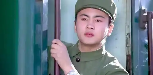 洪剑涛:从小接触电影,因一件小事错失贾宝玉,终因洪班长走红.