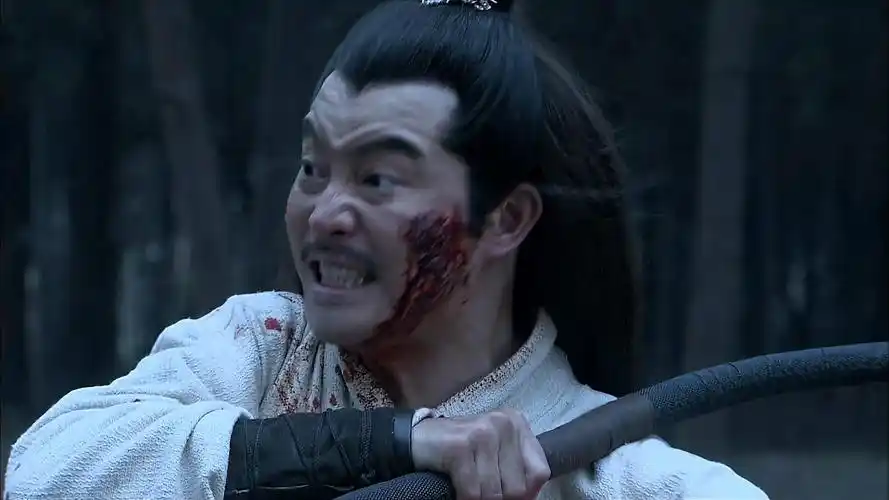 新三国:孙策惨遭暗杀,一箭将脸射穿,让人心生害怕