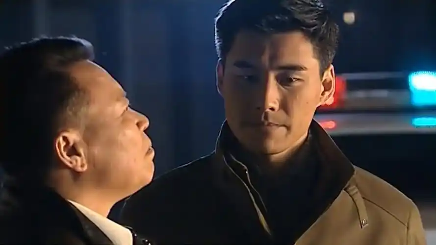 神圣使命黑老大太猖狂往局长家甩飞刀威胁全体警察连夜出动