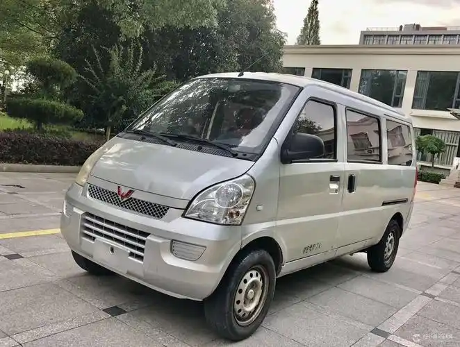 个人12年五菱荣光面包车转让10800块钱