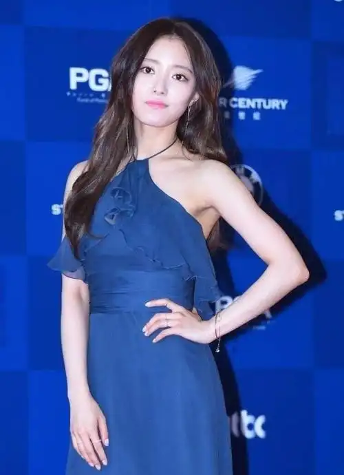 韩国女神文佳煐,性感艺人的绝美瞬间捕捉,影片推荐