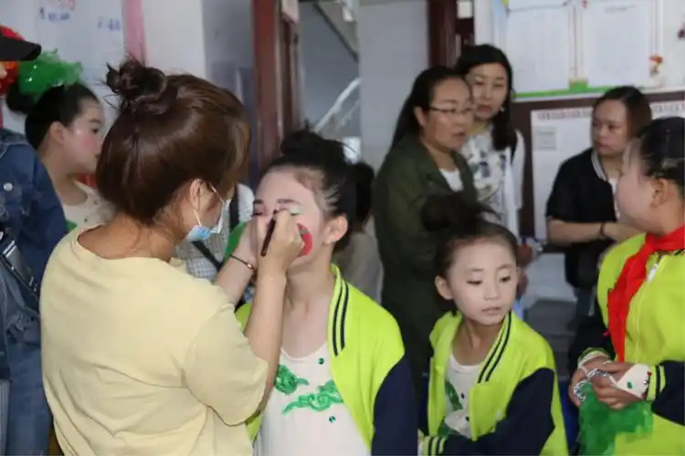 解一小学三四班六一演出幕后花絮